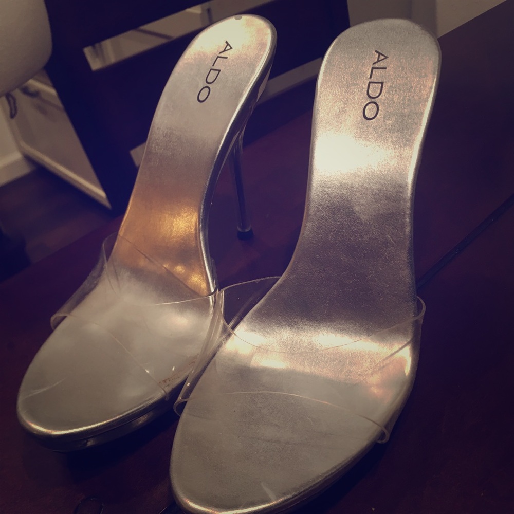 NEW! Size 8.5 heels